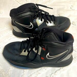NIKE Kyrie Fire and Ice Infinity Basketball Shoe 6Y